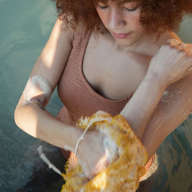 African Exfoliating Net Sponge (with Lemon Turmeric and Kojic Acid Brightening Soap)