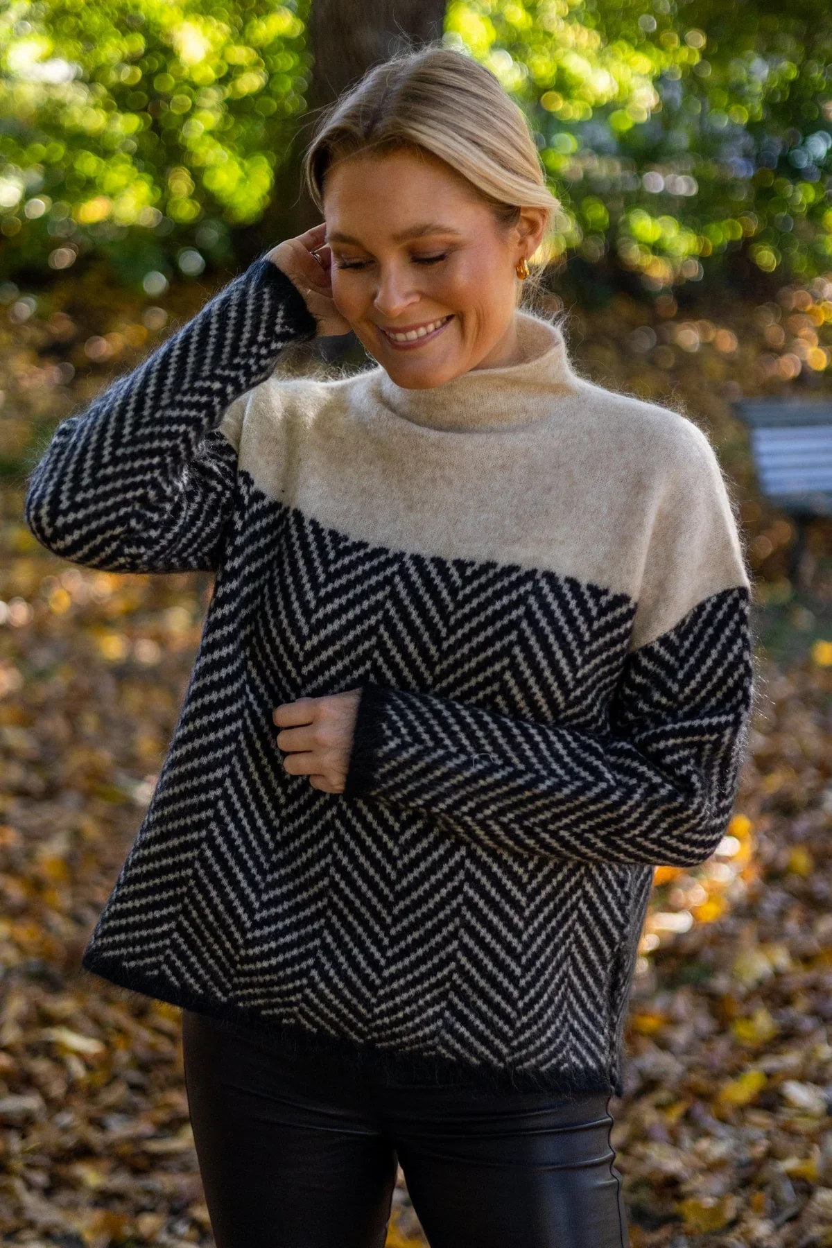 Elegant Cashmere Sweater | Turtleneck Design with Unmatched Softness | Versatile Style for All Occasions 2