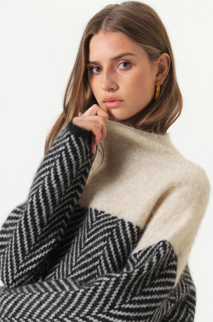 Elegant Cashmere Sweater | Turtleneck Design with Unmatched Softness | Versatile Style for All Occasions 3