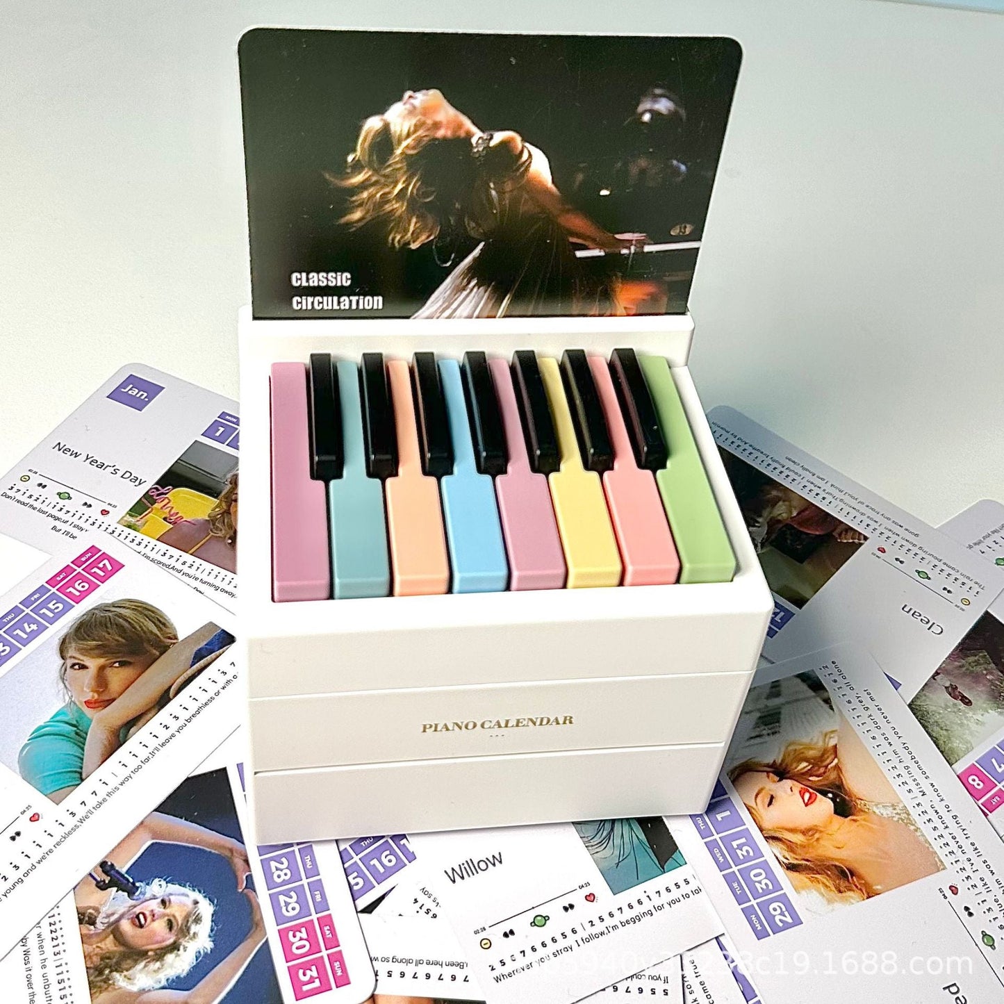 TAYLOR SWIFT CALENDAR PIANO