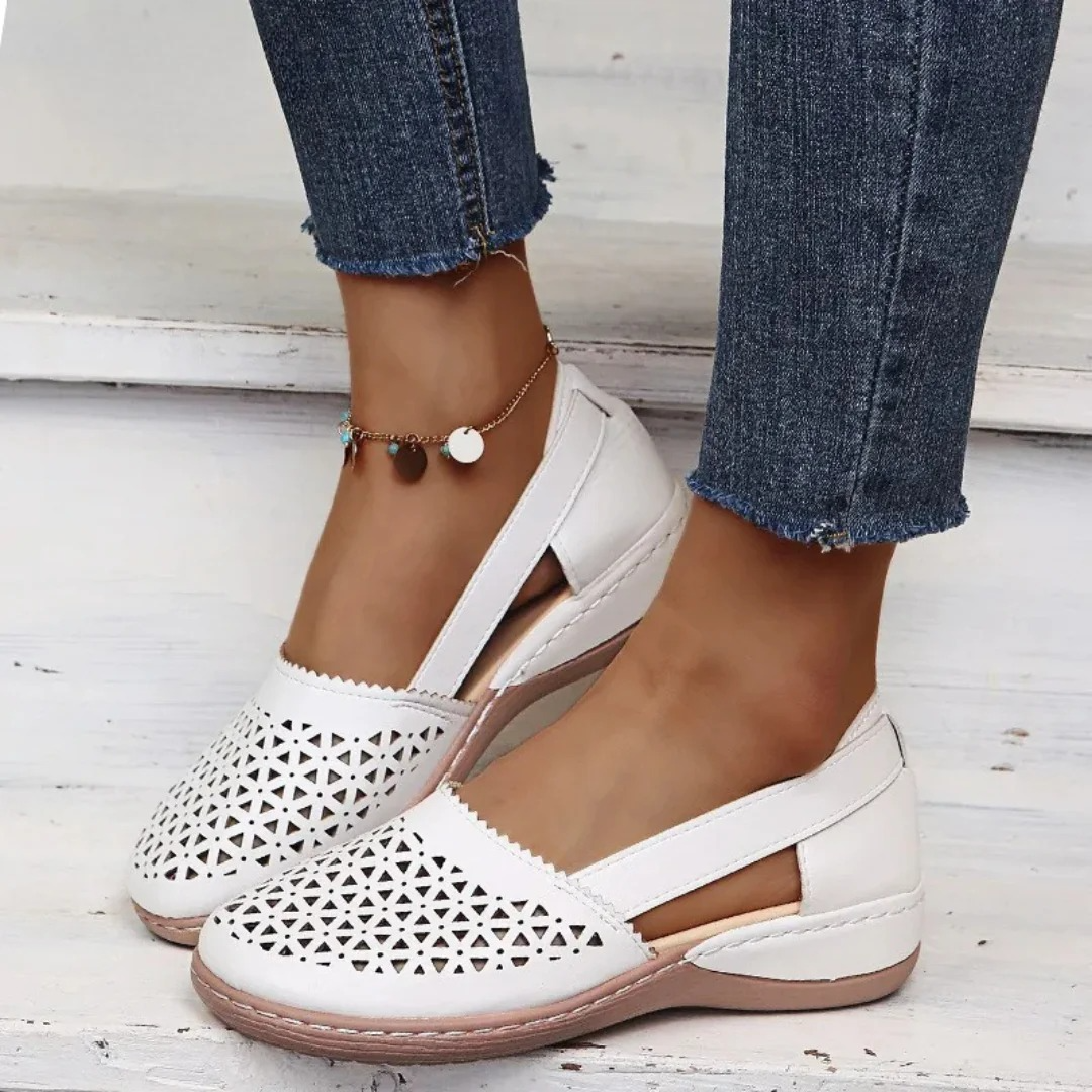 Carina | Cushioned Walking Shoes